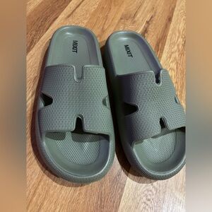 Mixit Sage Green Slides Cloud Sandals Pool Beach Women’s Size 9